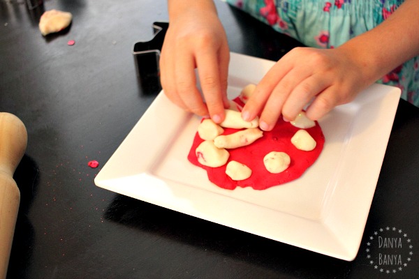 Making a clock with playdough - for playful math