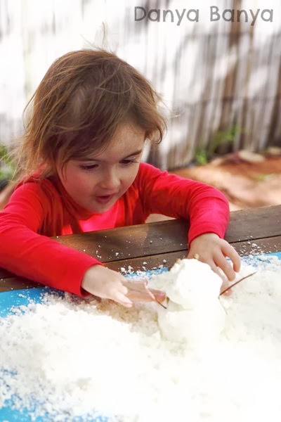 Play Snow sensory play for preschoolers