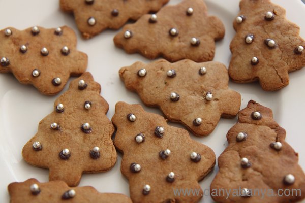 Christmas tree decorated gingerbread biscuits